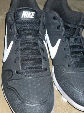 New Nike Alpha Huarache Varsity Low Cleats, size 8.5, Black